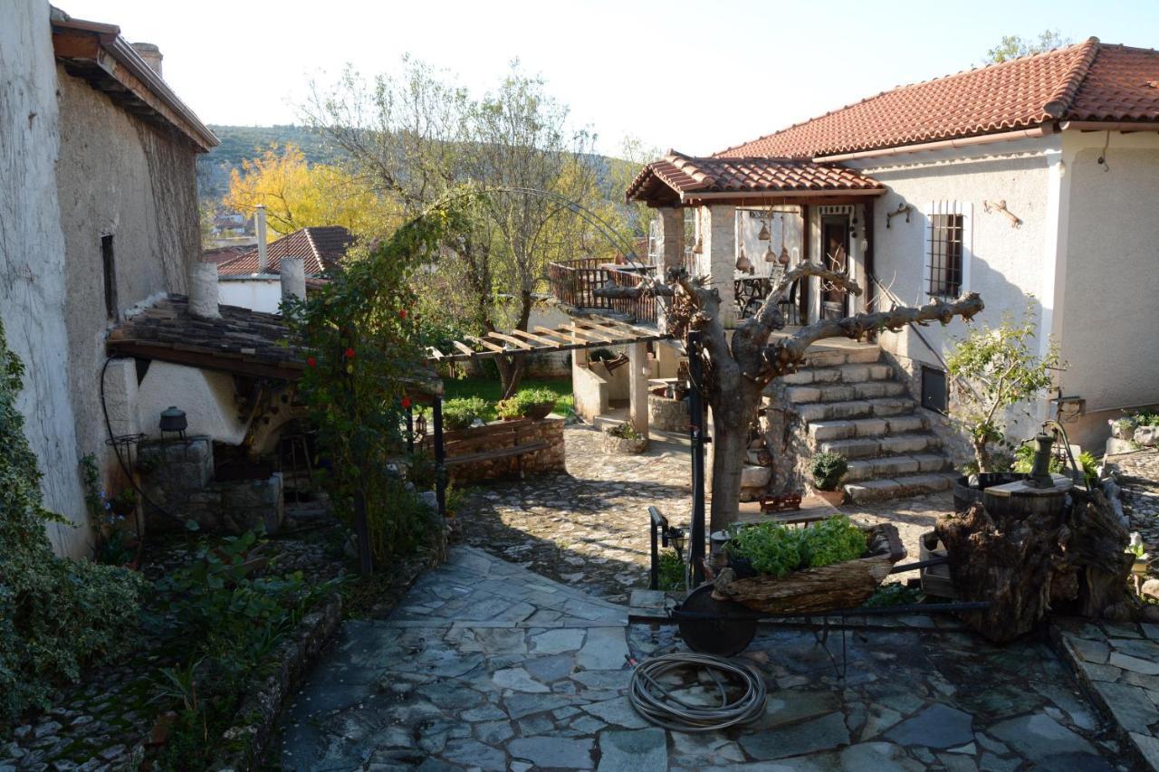 Giorgos' & Noula's In Village- Near Delphi * Desfina