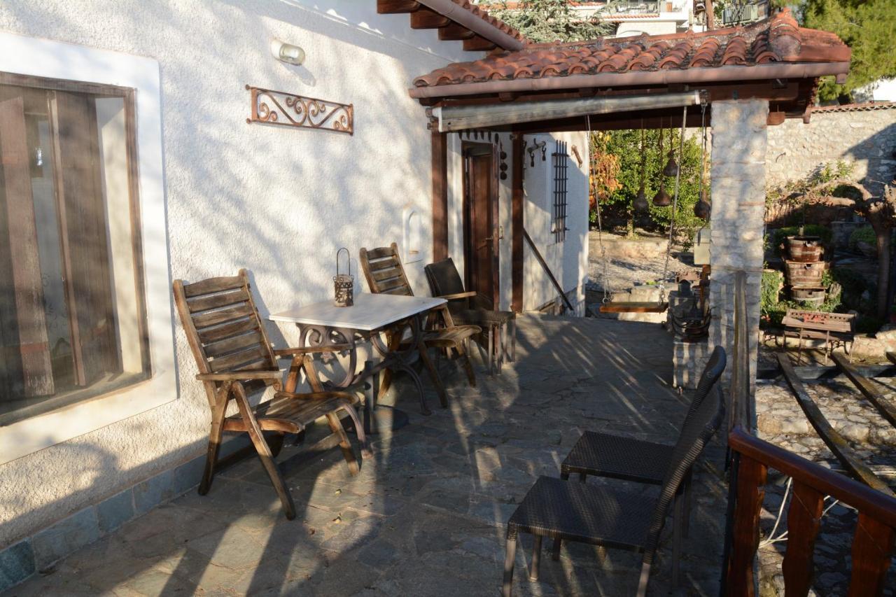 Giorgos' & Noula's In Village- Near Delphi *
