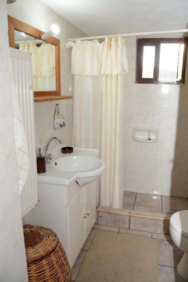 Giorgos' & Noula's In Village- Near Delphi * Desfina