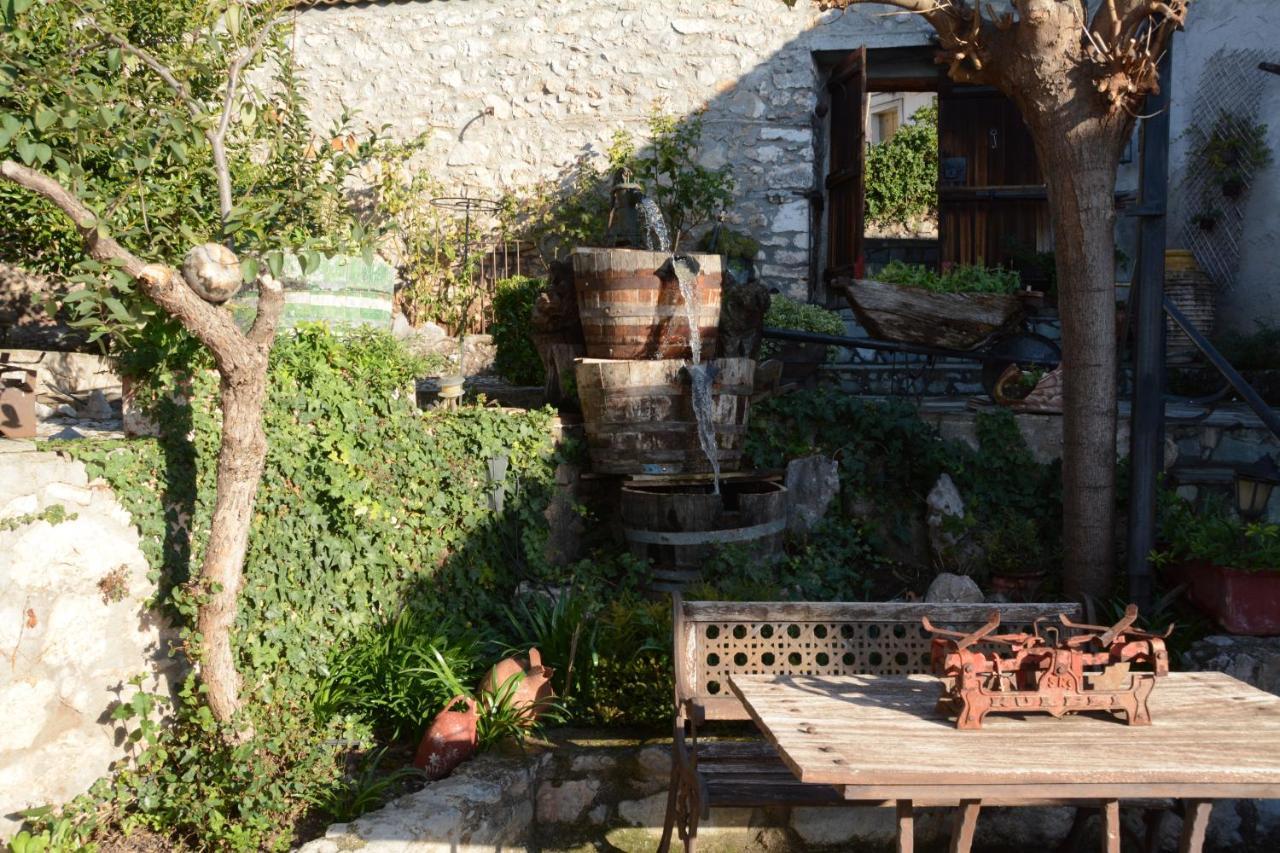 Giorgos' & Noula's In Village- Near Delphi Dağ evi Desfina